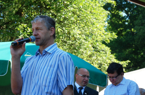Radní J. Podzimek na Lesnickém dni, vpozadí ministr A. Vonfdra a J. Janota.